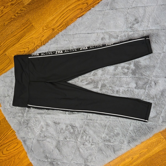 ZYIA Active Black/White Athletic Leggings, Women's Size 6-8, Great Condition - Picture 1 of 9